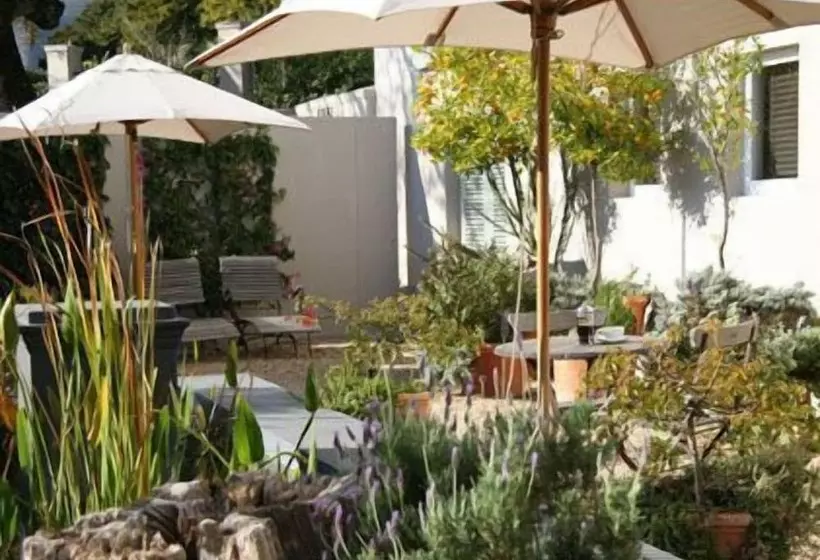 ホテル Four Rosmead Boutique Guesthouse