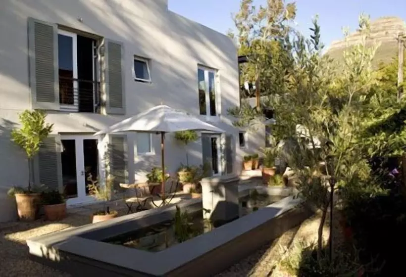 ホテル Four Rosmead Boutique Guesthouse