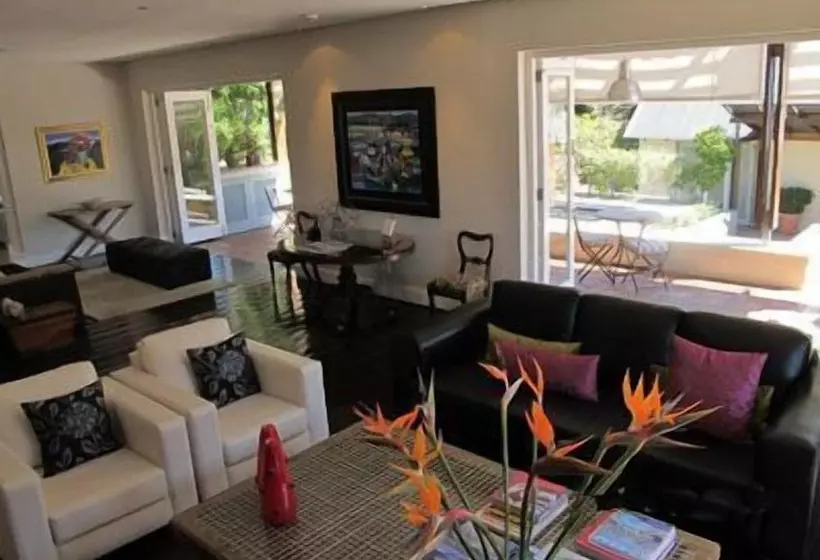 ホテル Four Rosmead Boutique Guesthouse