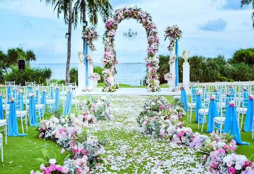 هتل Hilton Sanya Yalong Bay Resort & Spa