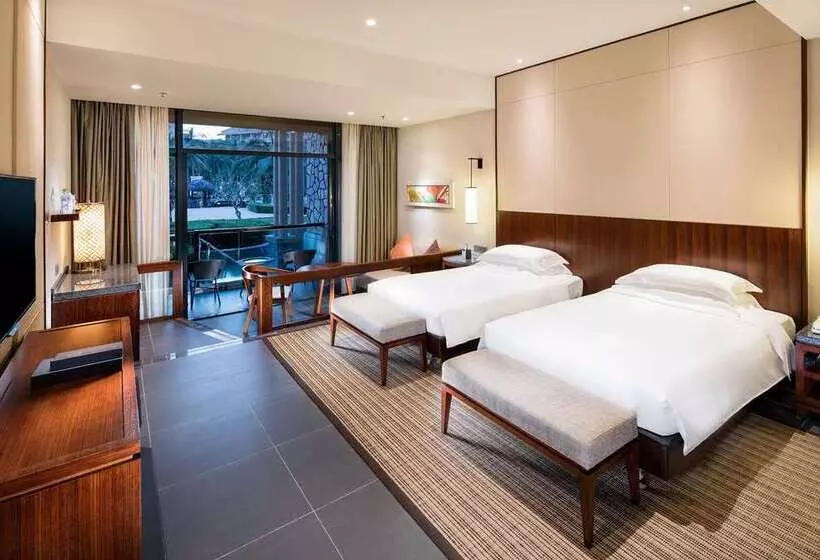 هتل Hilton Sanya Yalong Bay Resort & Spa