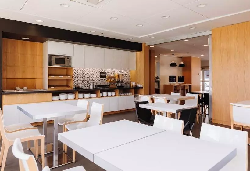 فندق Le Dauphin Montreallongueuil