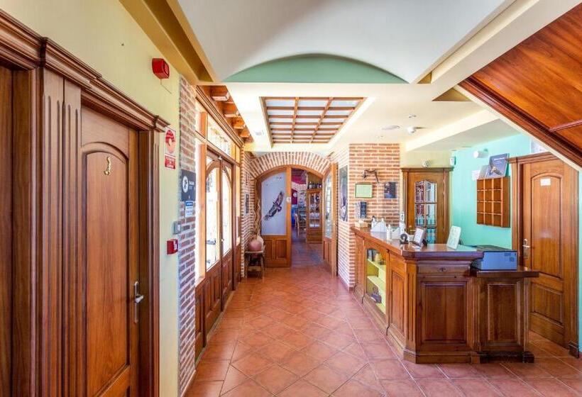 ホテル Puerta Sepúlveda