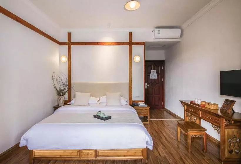 Otel Yangshuo River View