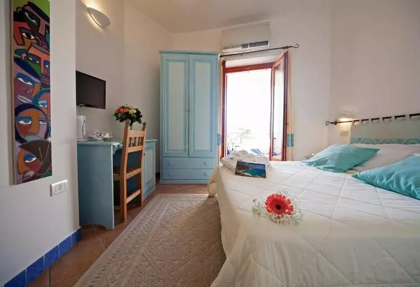 Bue Marino Hotel & Cocktail Bar