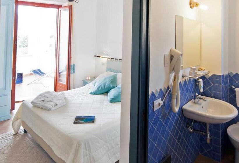 Bue Marino Hotel & Cocktail Bar