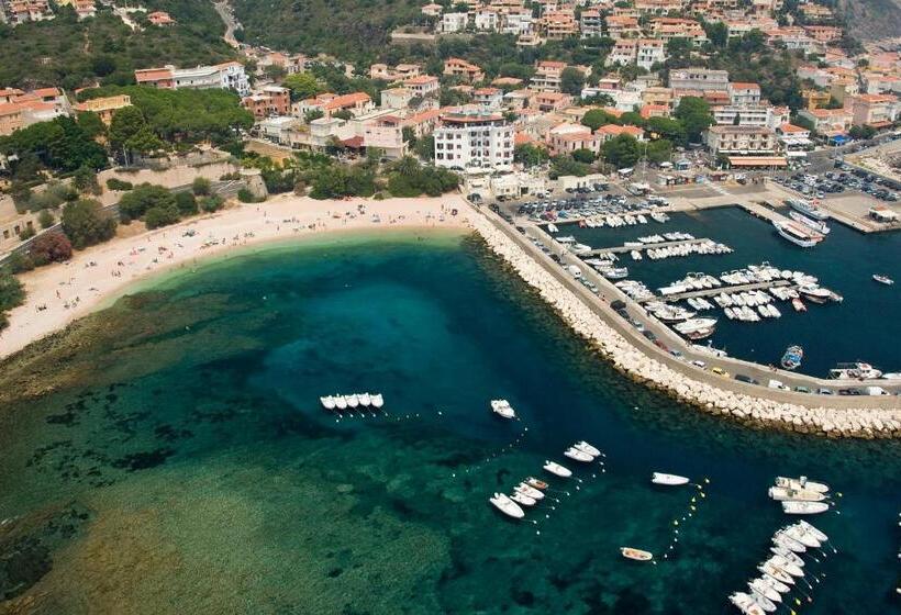 Bue Marino Hotel & Cocktail Bar