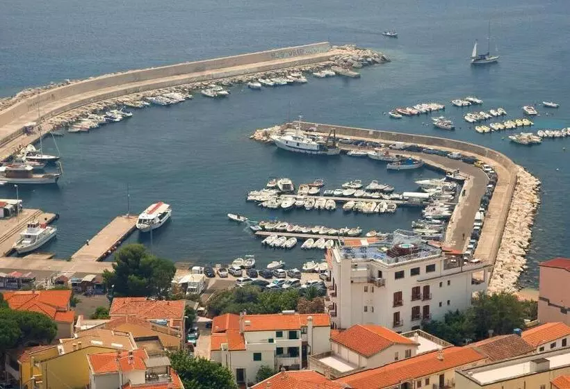 Bue Marino Hotel & Cocktail Bar