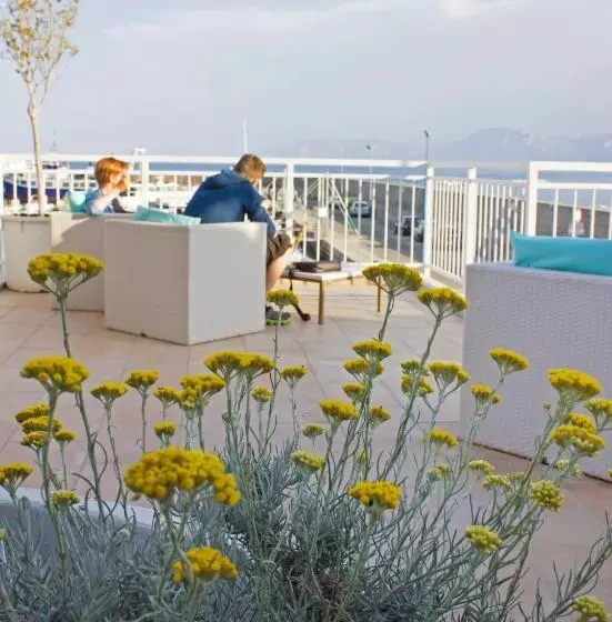 Bue Marino Hotel & Cocktail Bar