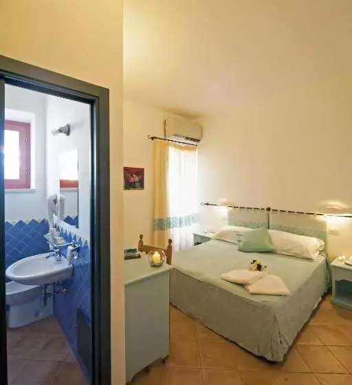 Bue Marino Hotel & Cocktail Bar