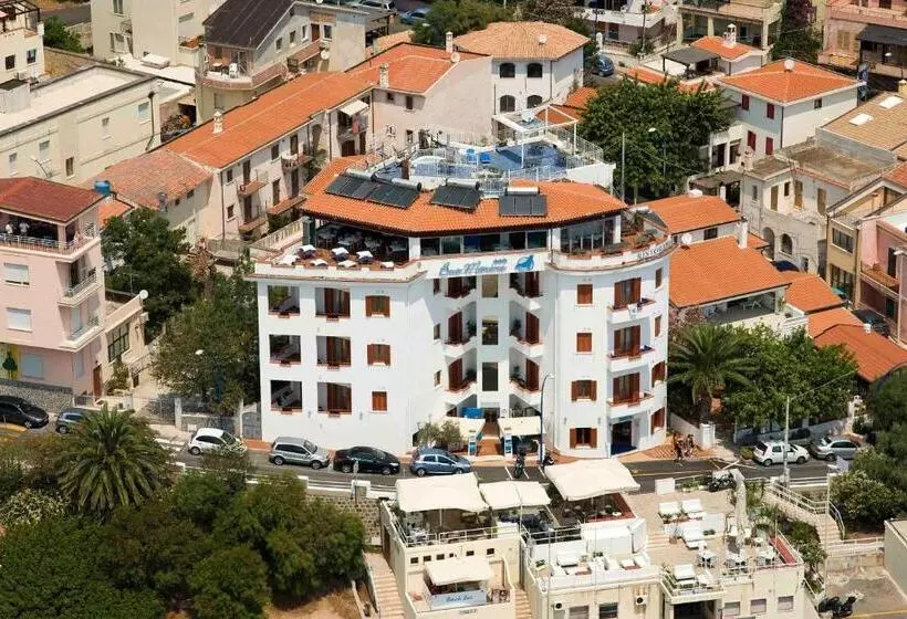 Bue Marino Hotel & Cocktail Bar