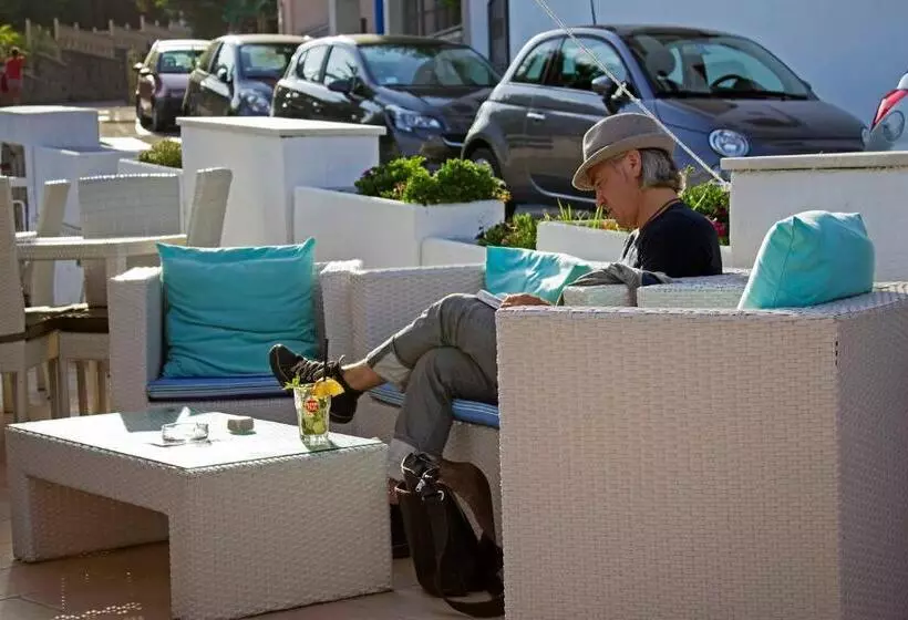 Bue Marino Hotel & Cocktail Bar