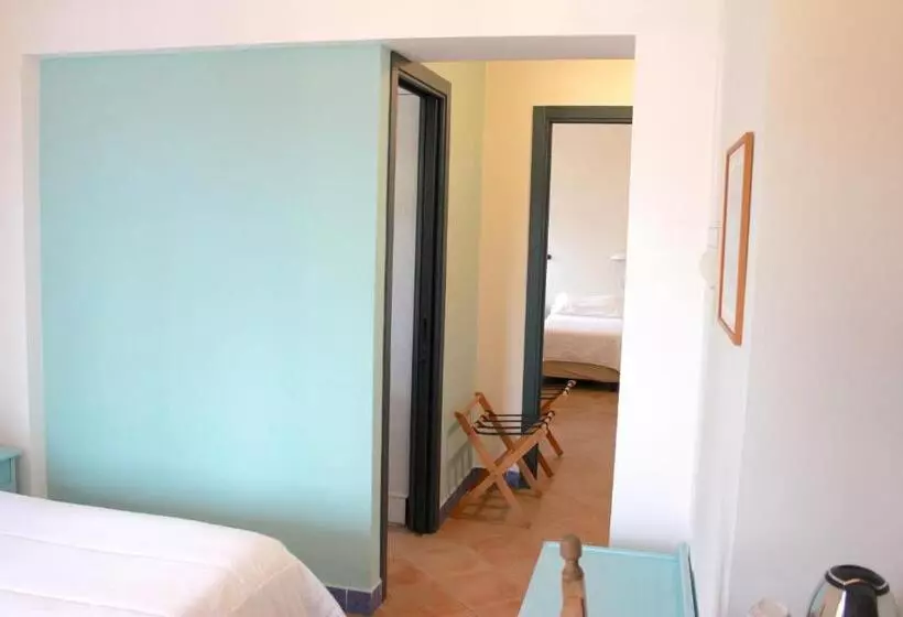 Bue Marino Hotel & Cocktail Bar