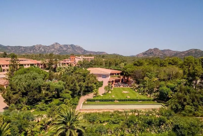 Cala Ginepro Hotel Resort