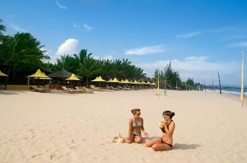 هتل Coco Beach Resort