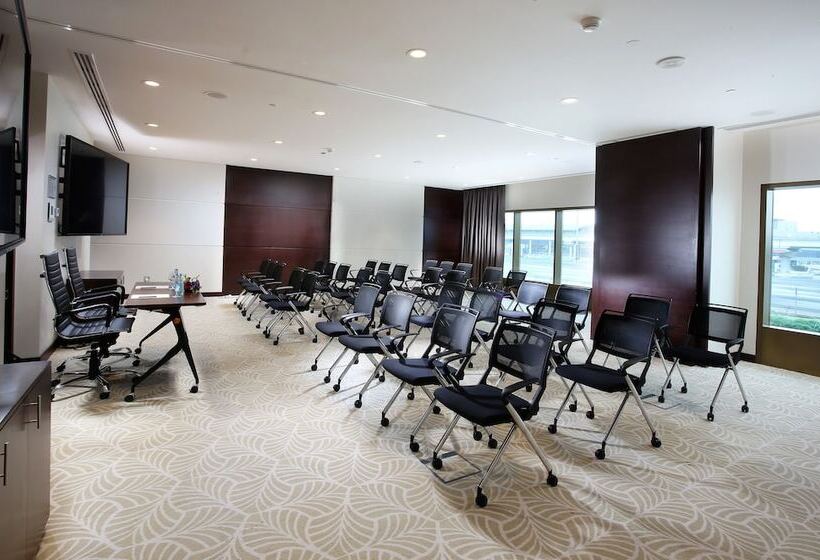 Metropolitan Hotel Dubai