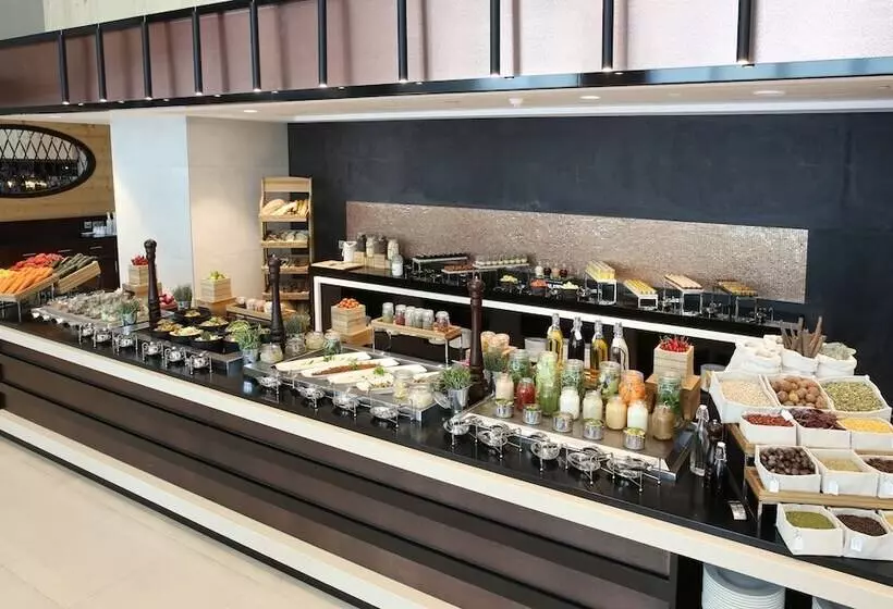 Metropolitan Hotel Dubai