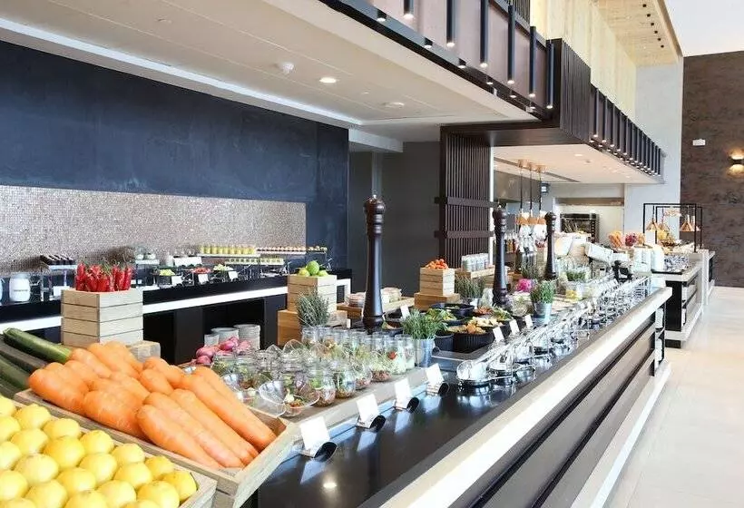 Metropolitan Hotel Dubai