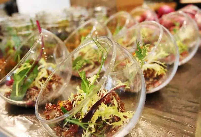 Metropolitan Hotel Dubai