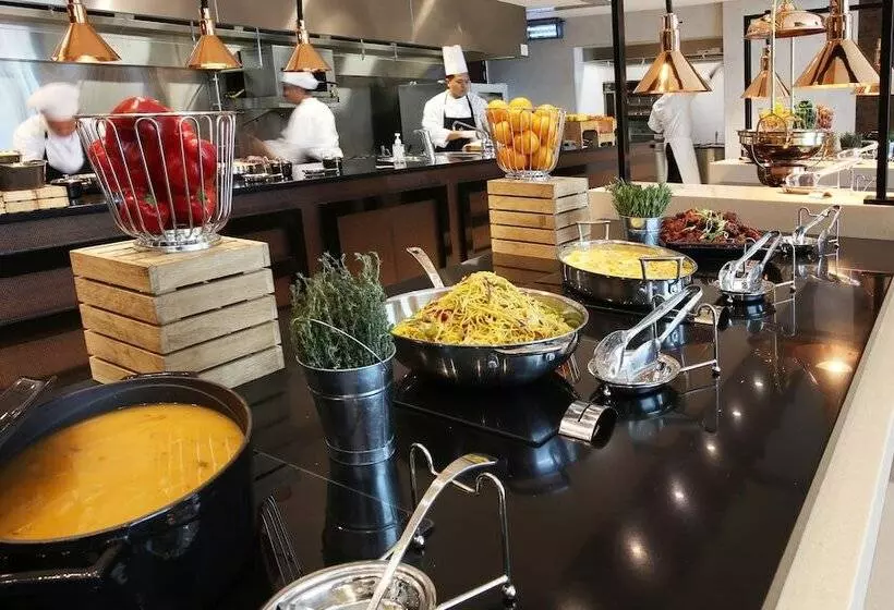 Metropolitan Hotel Dubai