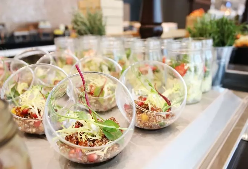 Metropolitan Hotel Dubai