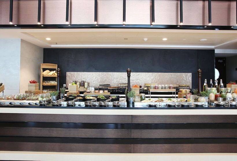 Metropolitan Hotel Dubai