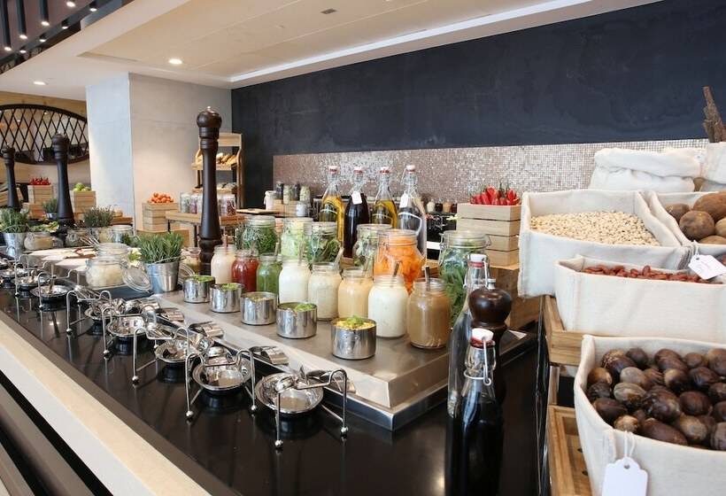 Metropolitan Hotel Dubai