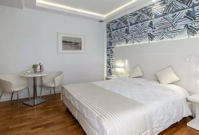 Отель Versilia Palace