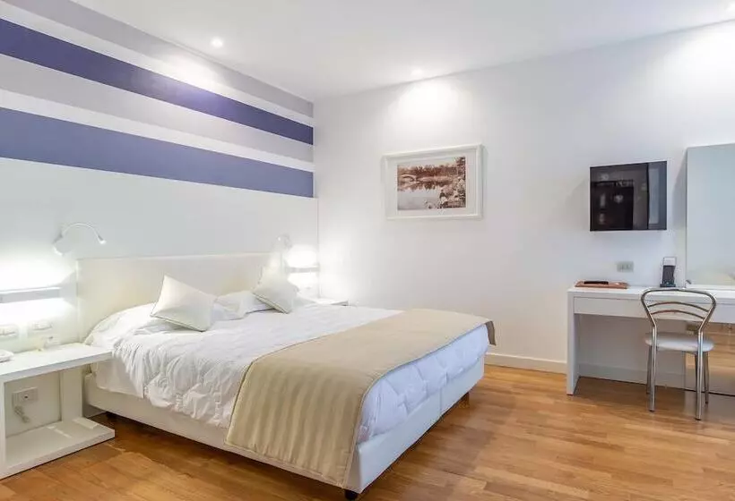 Отель Versilia Palace