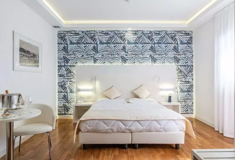 Отель Versilia Palace