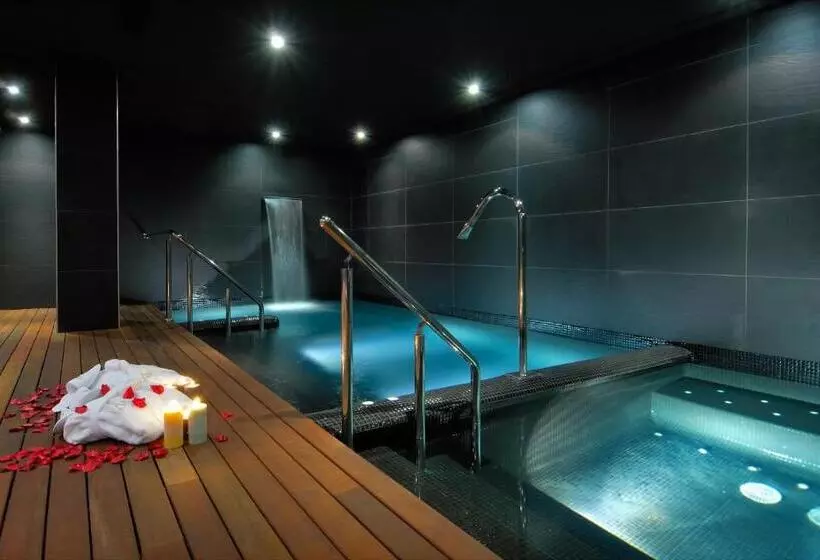 هتل Vincci Frontaura