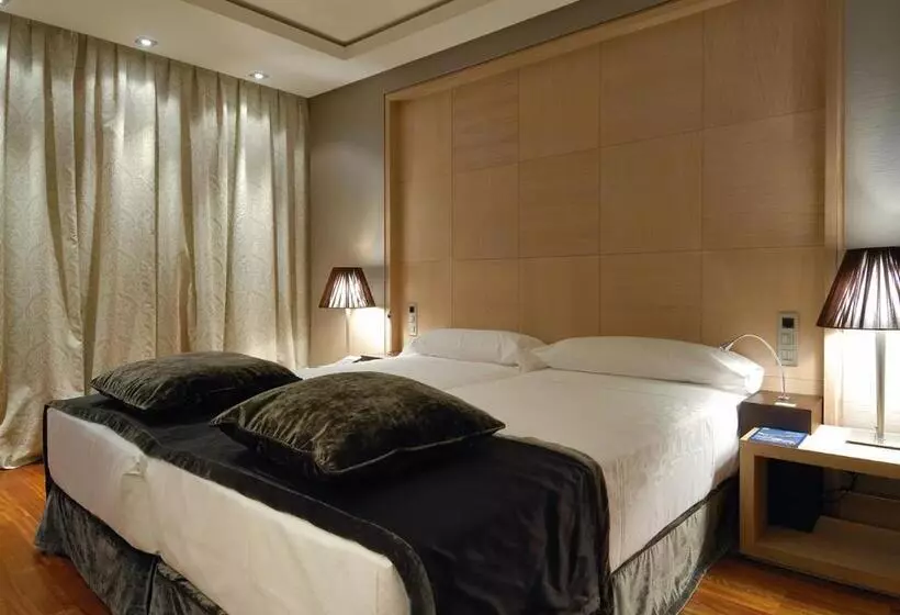 هتل Vincci Frontaura