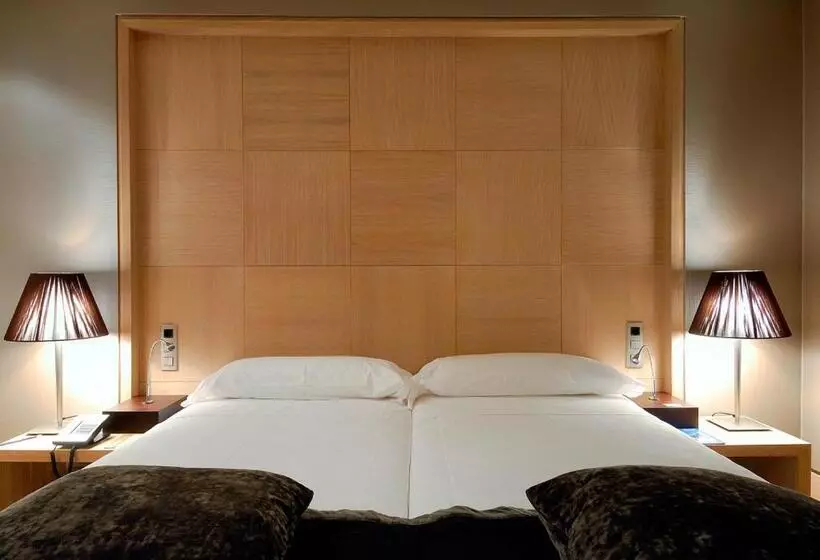 هتل Vincci Frontaura