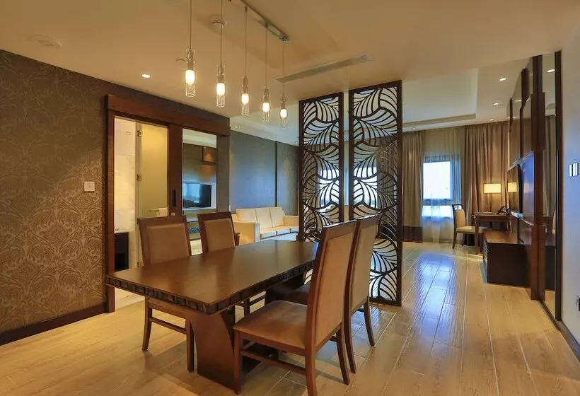 Metropolitan Hotel Dubai