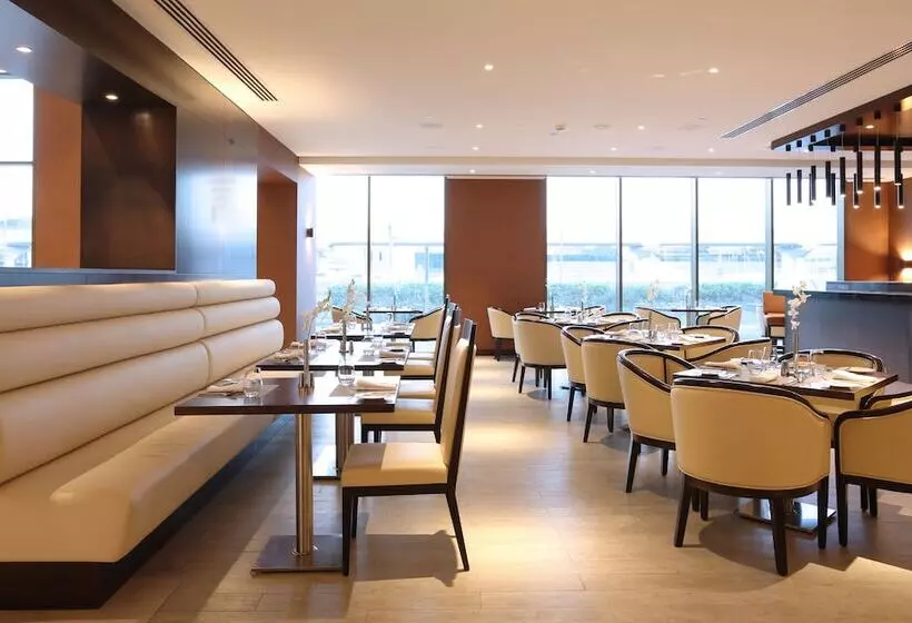 Metropolitan Hotel Dubai