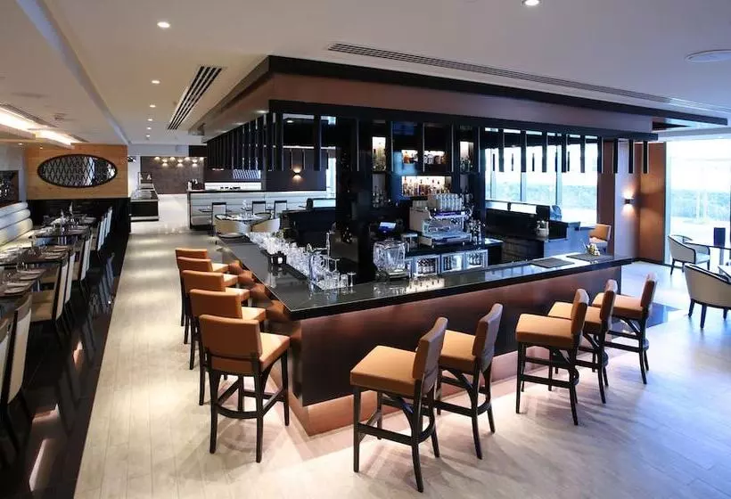 Metropolitan Hotel Dubai