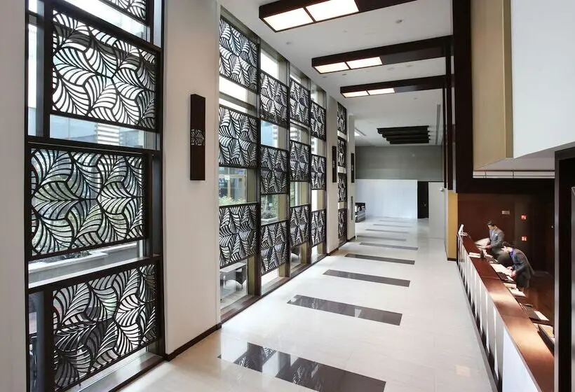 Metropolitan Hotel Dubai
