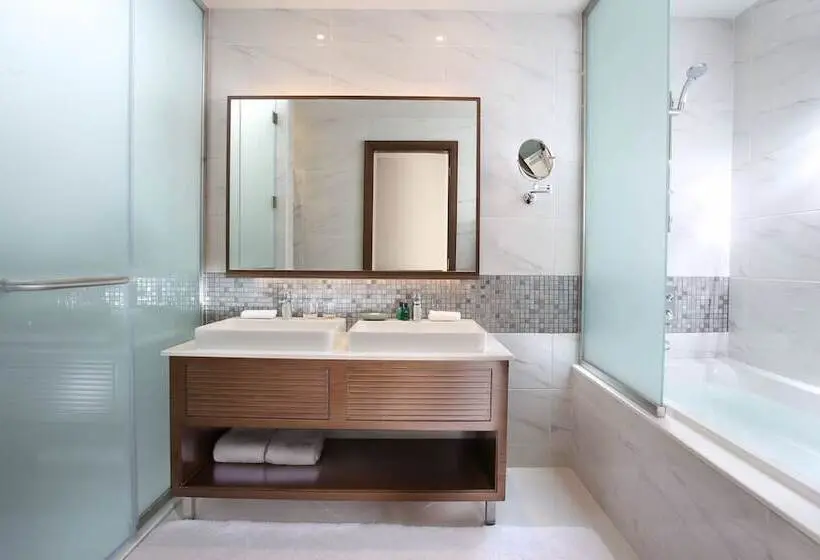 Metropolitan Hotel Dubai