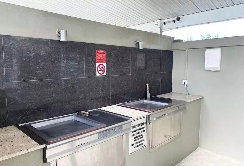 Hi Surf Beachfront Resort Apartments