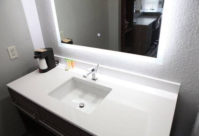 Отель All Seasons Inn & Suites