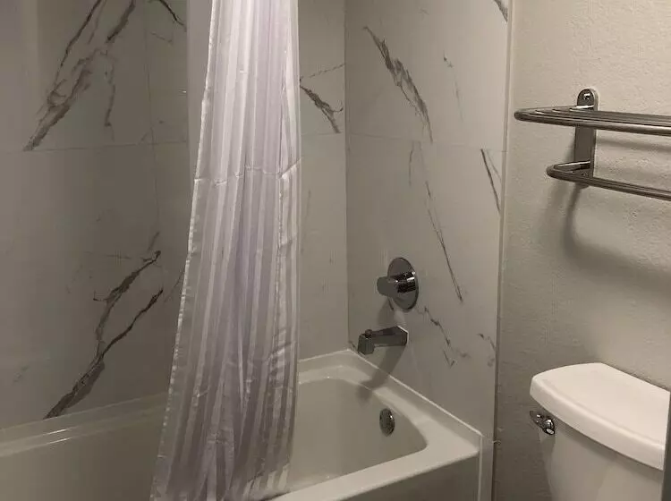 酒店 All Seasons Inn & Suites