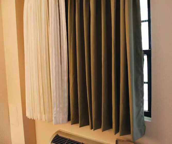 酒店 All Seasons Inn & Suites