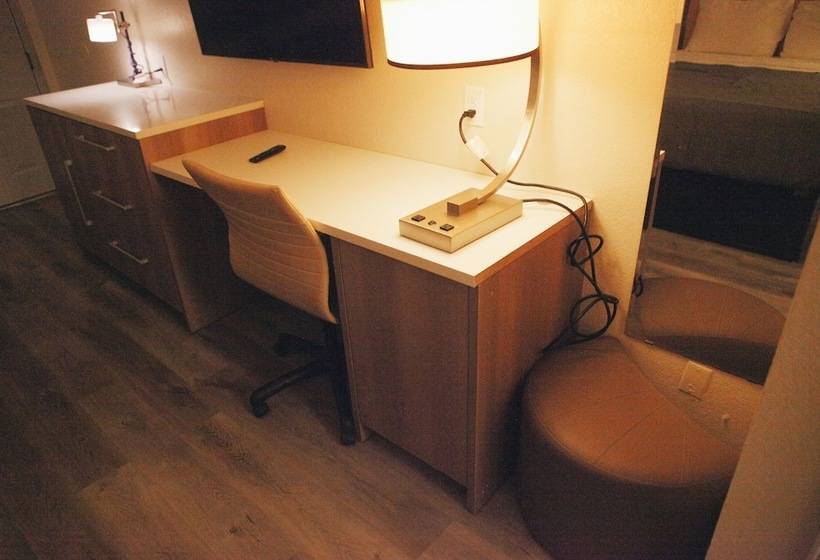 Отель All Seasons Inn & Suites