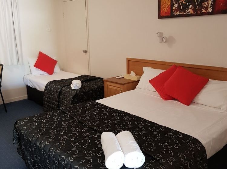 فندق Cluden Park Motor Inn