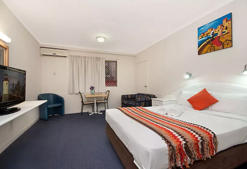 호텔 Cluden Park Motor Inn