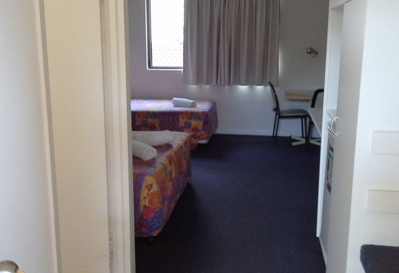 فندق Cluden Park Motor Inn