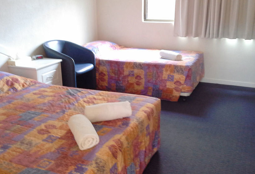 فندق Cluden Park Motor Inn