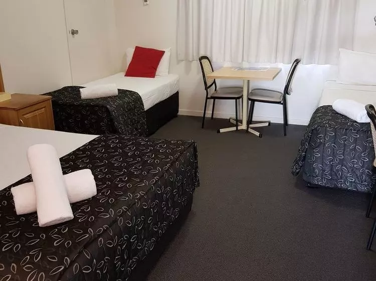 호텔 Cluden Park Motor Inn