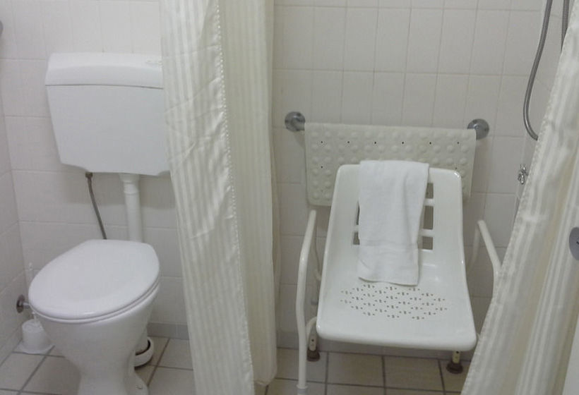 فندق Cluden Park Motor Inn