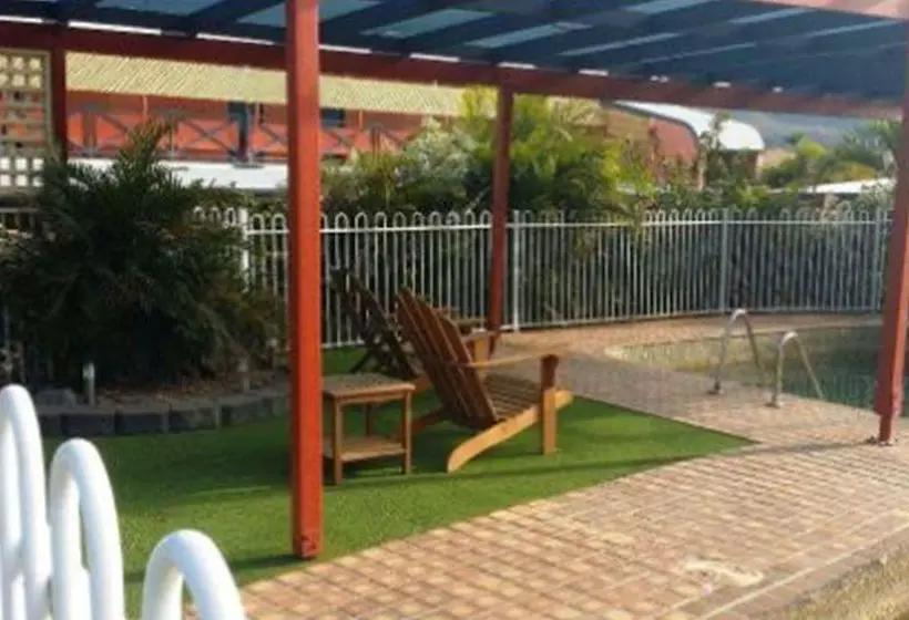 호텔 Cluden Park Motor Inn